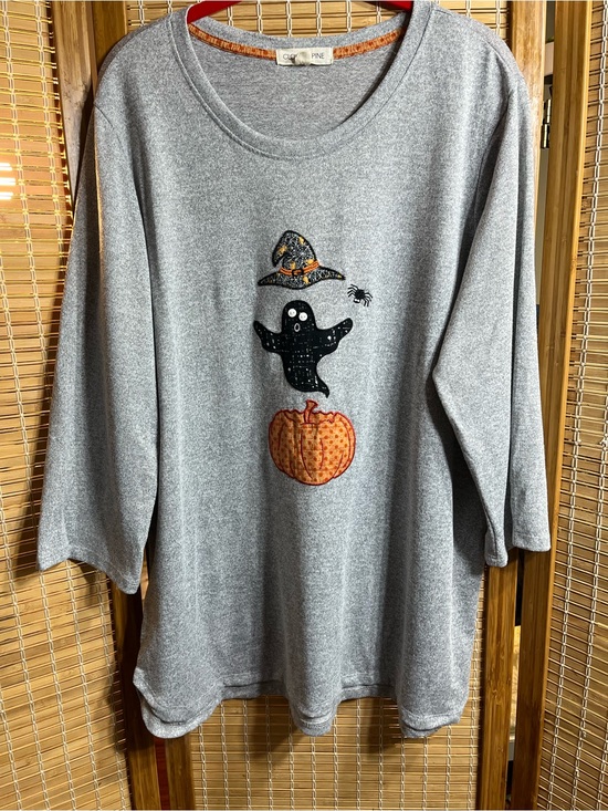 Clover + Pine Tops - Clover + Pine Women's Halloween Graphic Print Top, Grey Size XXL